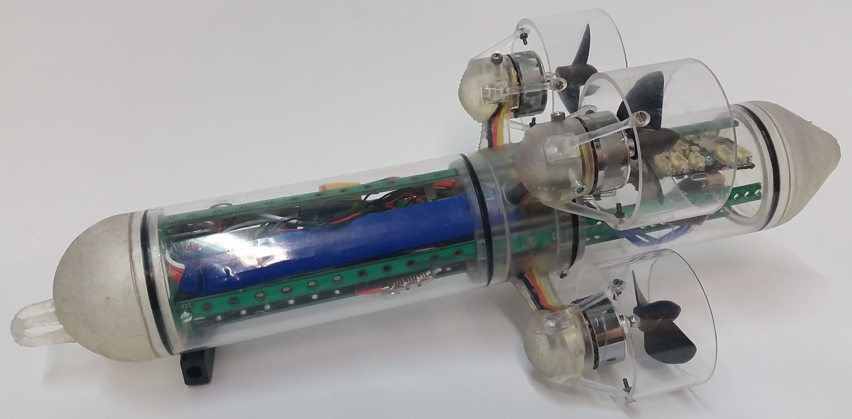 Embedded spherical localization for micro underwater vehicles based on attenuation of electro-magnetic carrier signals